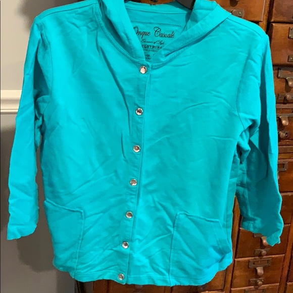 4 tops, smoke & pet free home - Picture 5 of 8